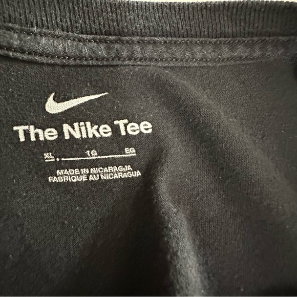 The Nike Tee T-Shirt XL Black Crew Neck Short Sleeve Logo Swoosh Shirt - Picture 4 of 7